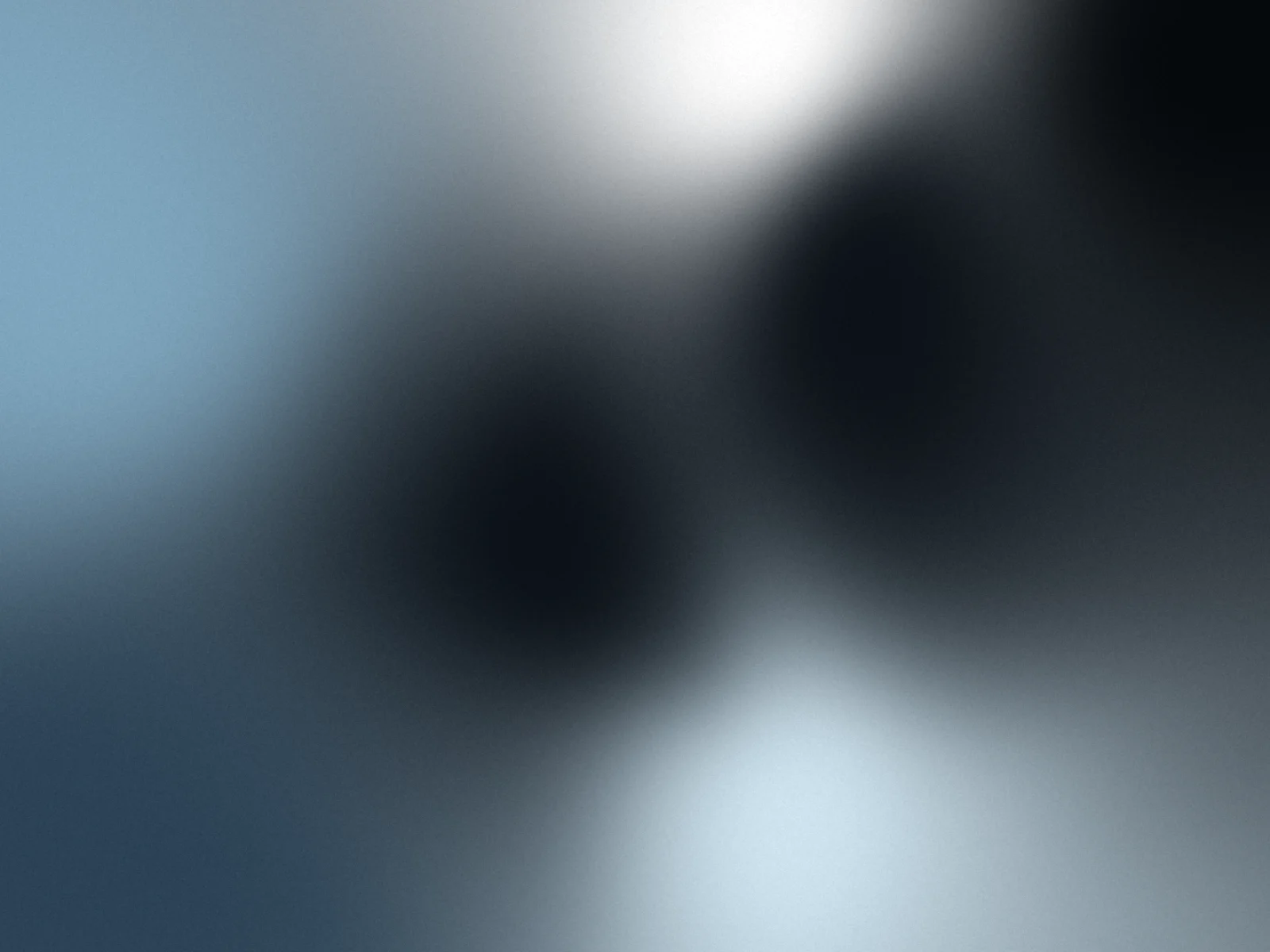 Silver haze: grainy mesh gradient in blue and white